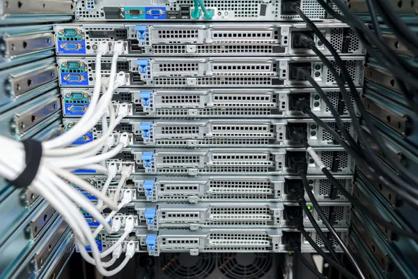 article-server-clustering-vs-dedicated-servers-key-differences-and-benefits-for-your-business